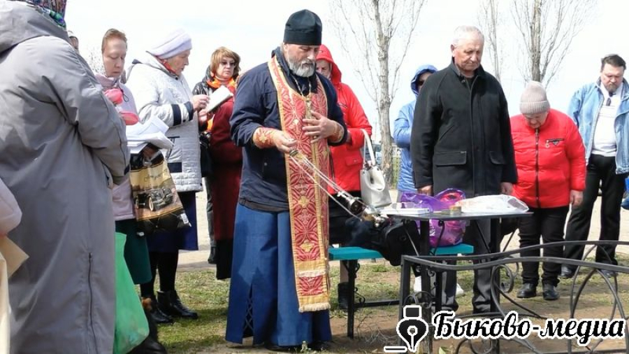 В день поминовения усопших на кладбище Приморска прошла панихида