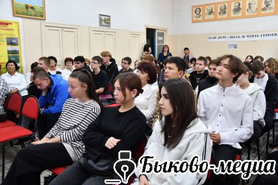 В Быковском аграрном техникуме состоялась встреча с земляком-участником СВО