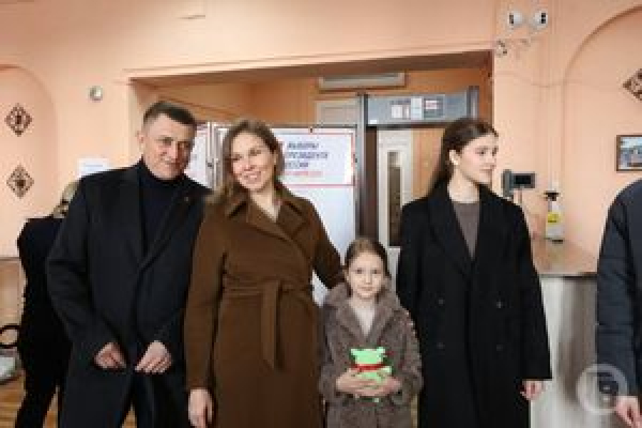 Андрей Гимбатов проголосовал на выборах Президента России