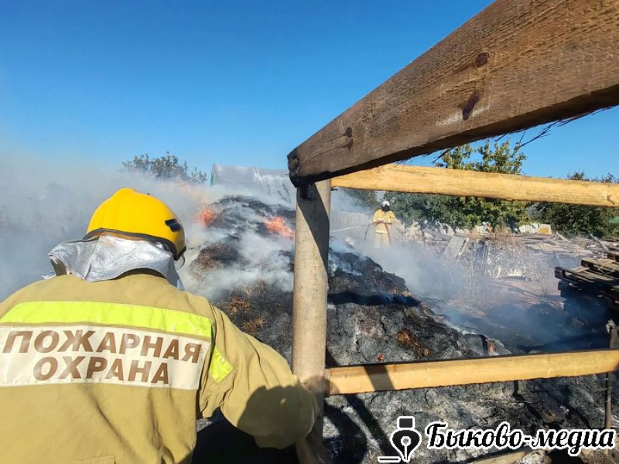 В Новоникольском потушили пожар и не допустили уничтожение жилого дома