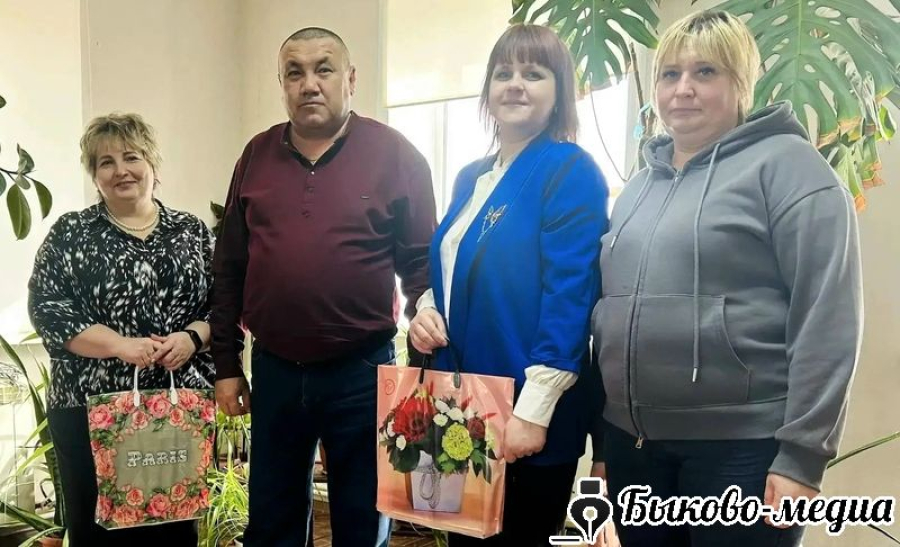 В Солдатско-Степном поздравили работников культуры
