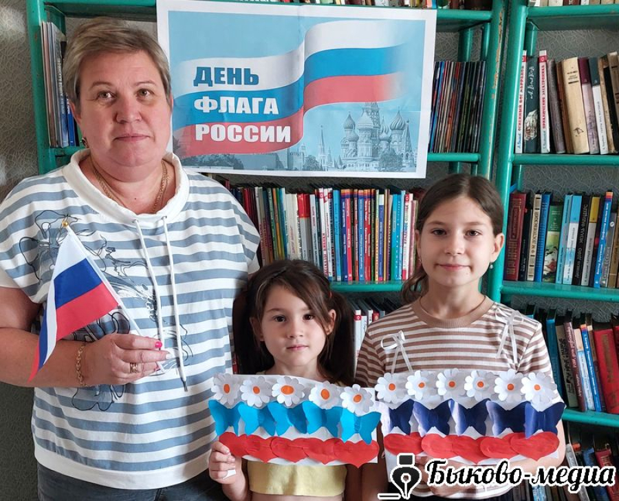 В Луговой Пролейке прошёл мастер-класс  &laquo;Мне всего милей флаг Родины моей&raquo;