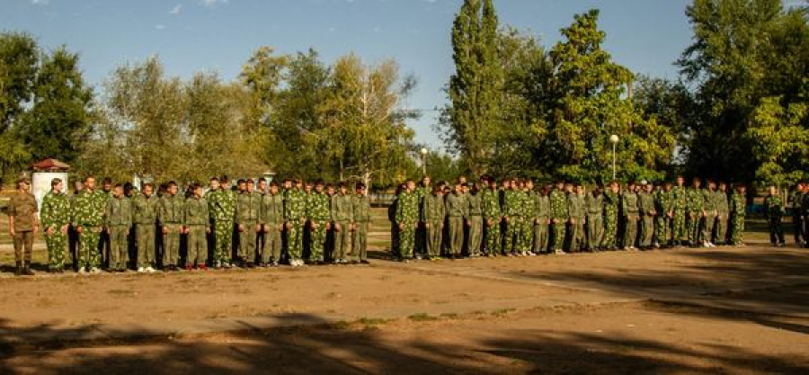 Старшеклассники района проходят занятия в  военно-патриотическом лагере