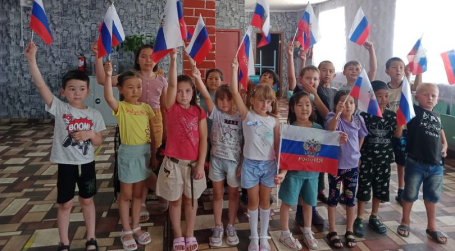 В Александровке провели праздник "Россиночка-Россия"
