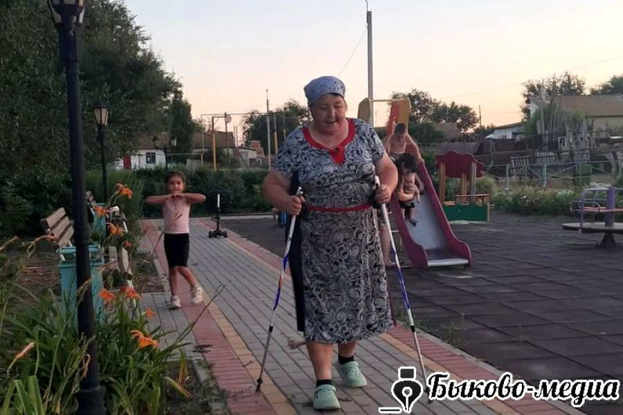 В сердце  хутора Демидов благоухает парк