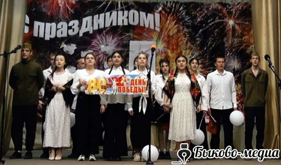 В Приморске прошел фестиваль-конкурс военно-патриотической песни "Нам дороги эти позабыть нельзя"