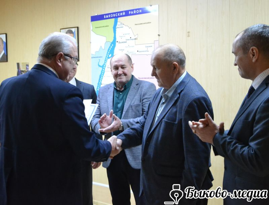 Николая Самофалова поздравил депутат Госдумы Олег Савченко