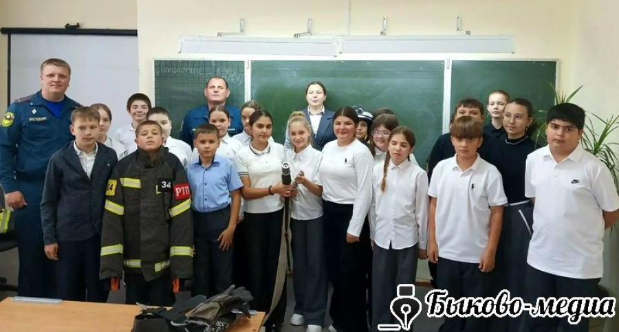 В Быковской СШ №&nbsp;1 школьники примерили экипировку пожарных