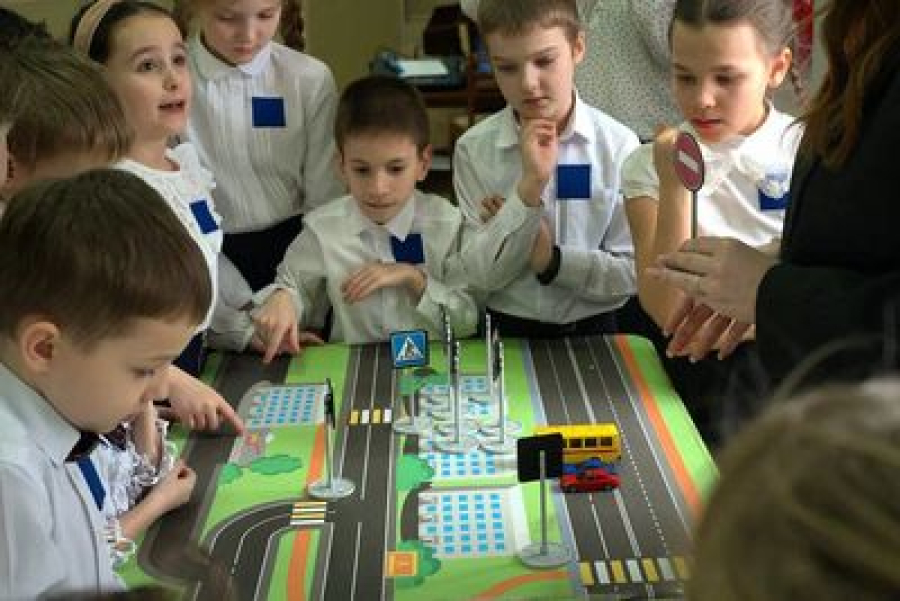 Волгоградские школьники и их родители закрепляют знания о правилах безопасности на дорогах