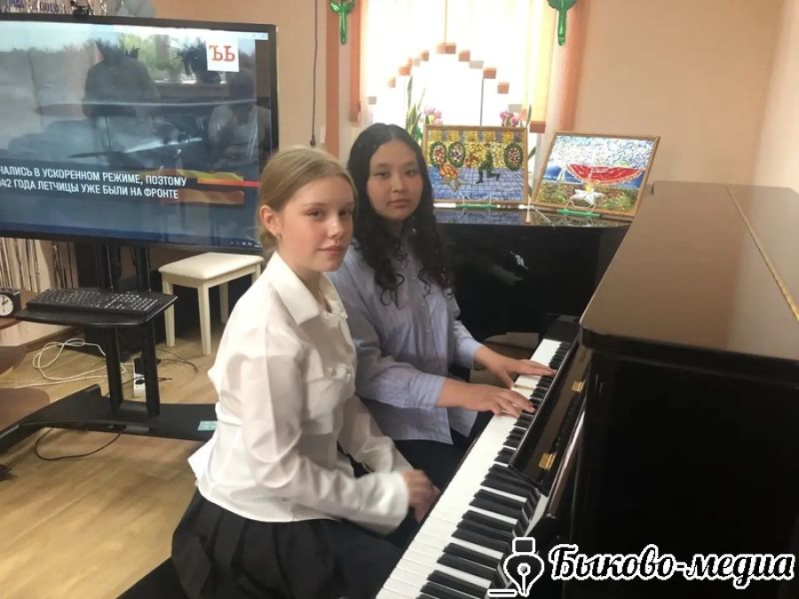 В ДШИ прошёл патриотический час "В небе "ночные ведьмы"