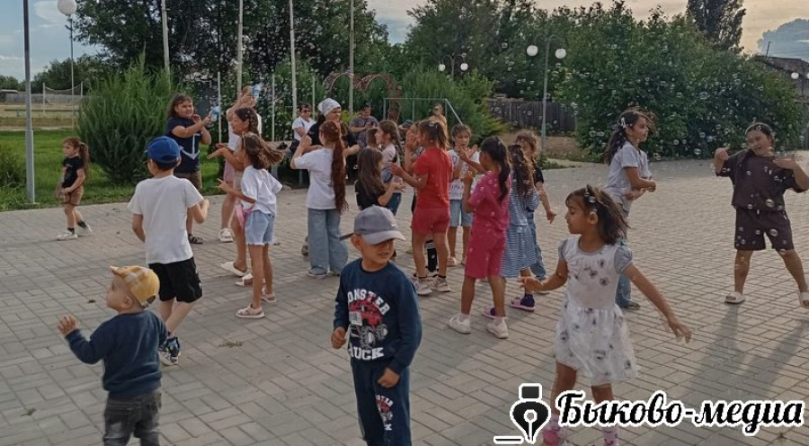 В Красносельце прошёл праздник "Радуга детства"