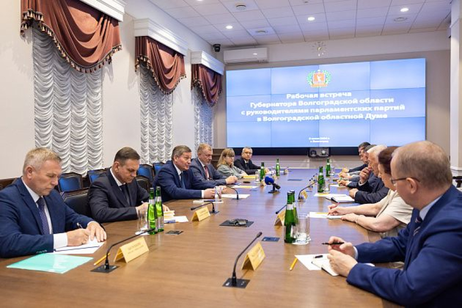 Андрей Бочаров провел рабочую встречу с руководителями фракций Волгоградской областной Думы