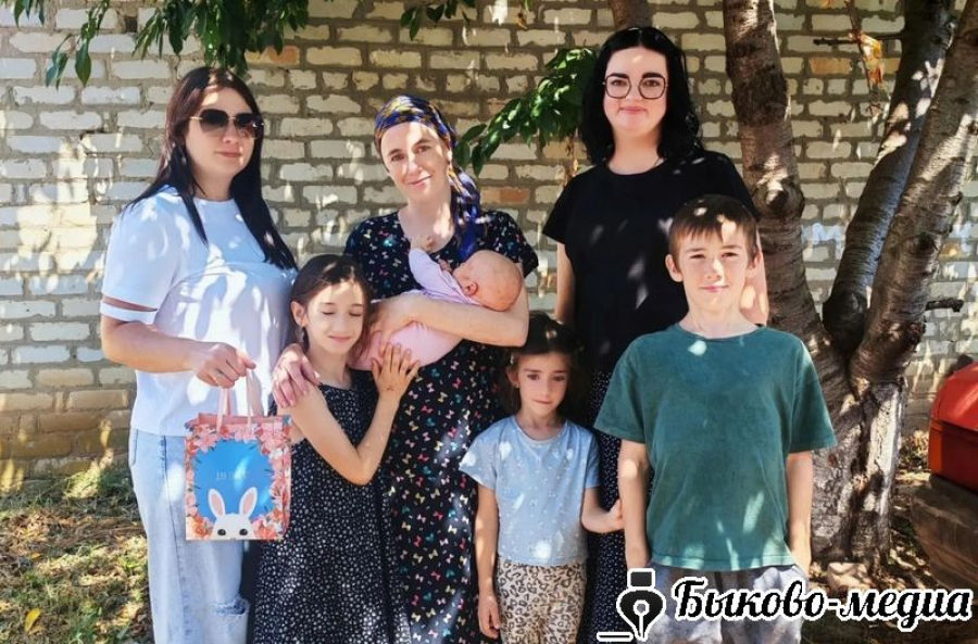 Специалисты ГБУ СО &laquo;Быковский ЦСОН&raquo;  реализуют проект &laquo;Подарок новорожденному&raquo;