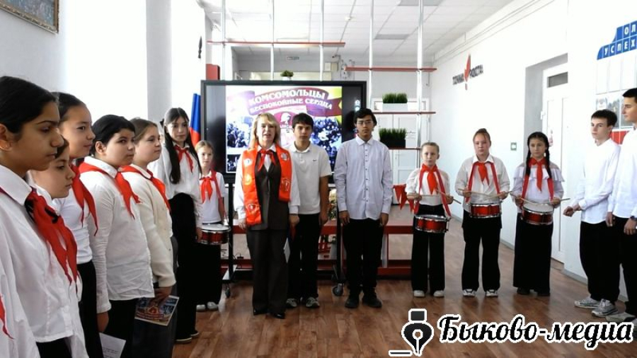 Торжественный пионерский сбор ко Дню рождения комсомола в Приморской школе