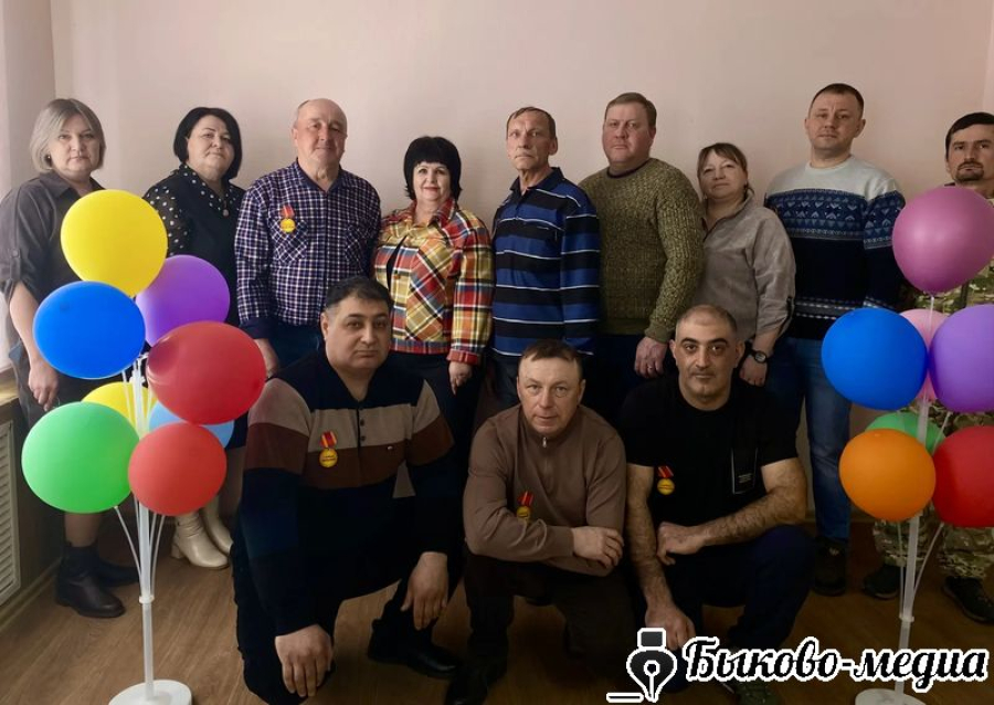 Мужчины Луговой Пролейки принимали поздравления