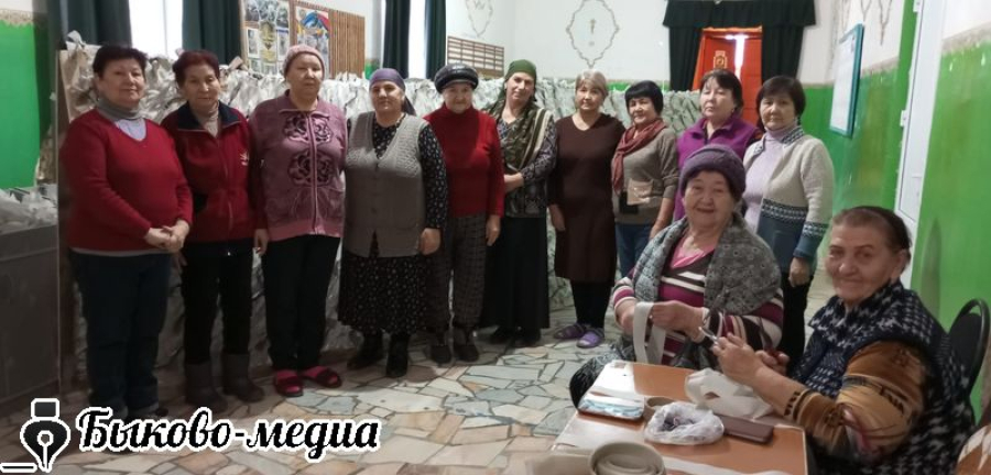 Красносельцы плетут сети и вяжут носки для бойцов СВО