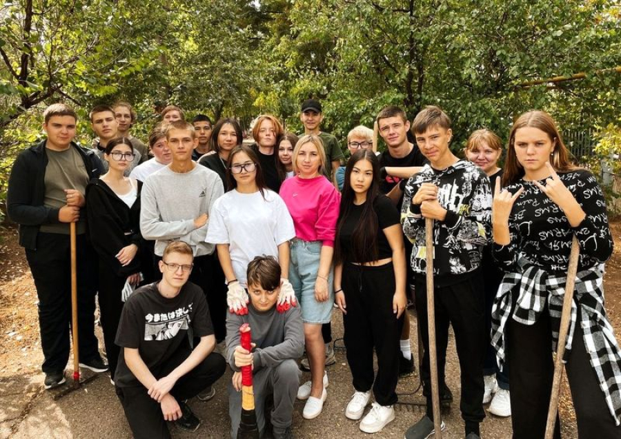 В техникуме организовали субботник