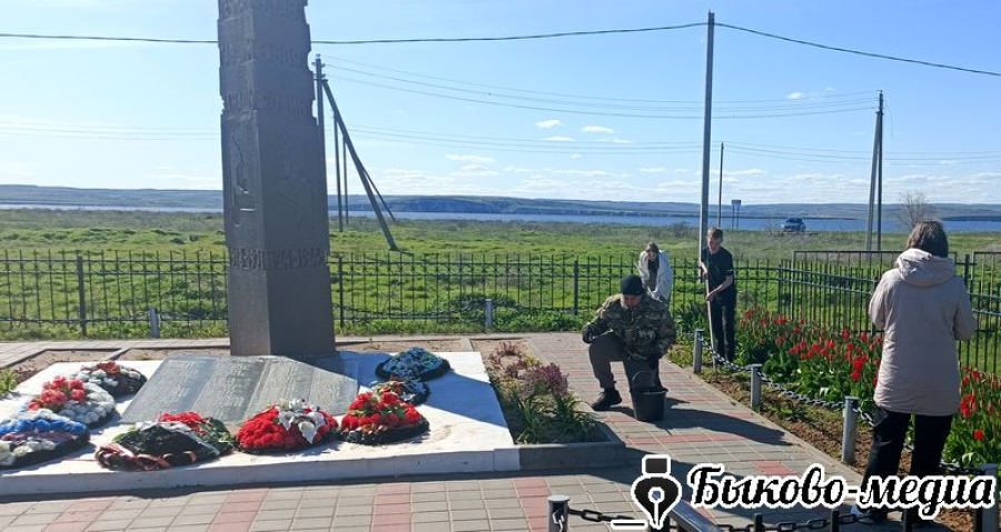 Школьники Кислово провели патриотическую акцию по благоустройству памятных мест