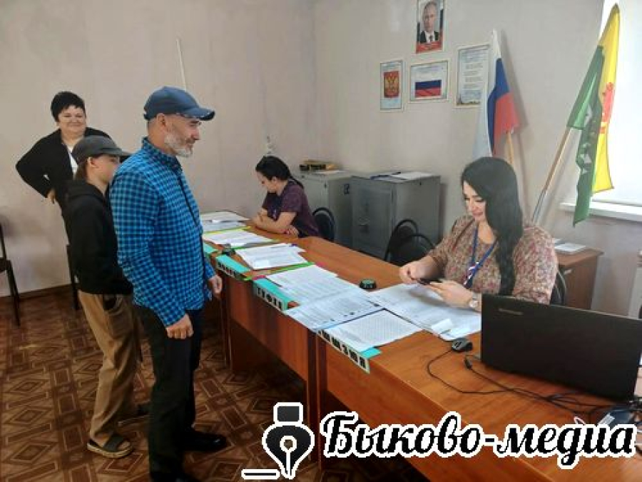 Стартовал третий день выборов: на УИК №221 села Солдатско-Степного оживленно