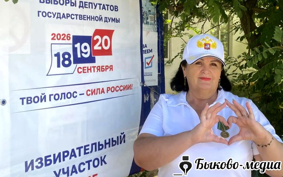 В Луговой Пролейке проголосовала координатор волонтерского движения района