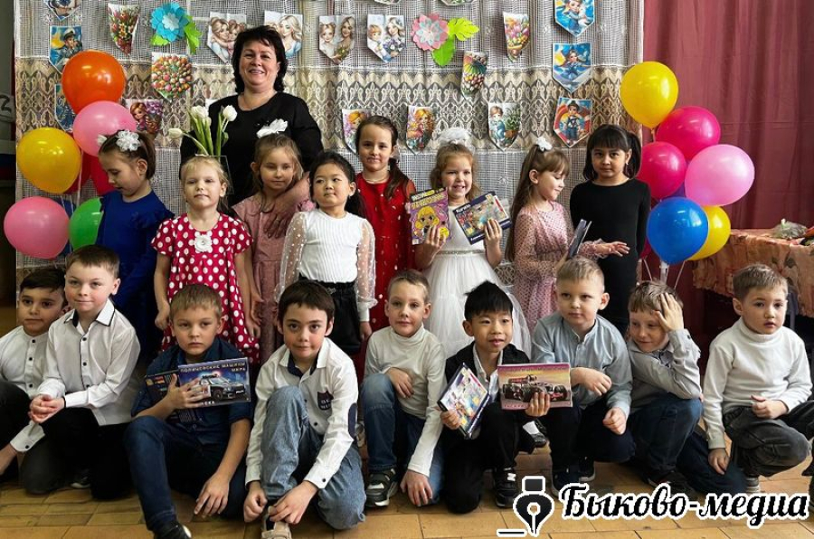 В Быковском Доме творчества читали стихи и пели песни о мамах