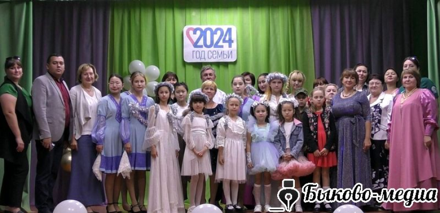 Катричев принял районную эстафету культуры &laquo;Моя семья &ndash; моё богатство&raquo;