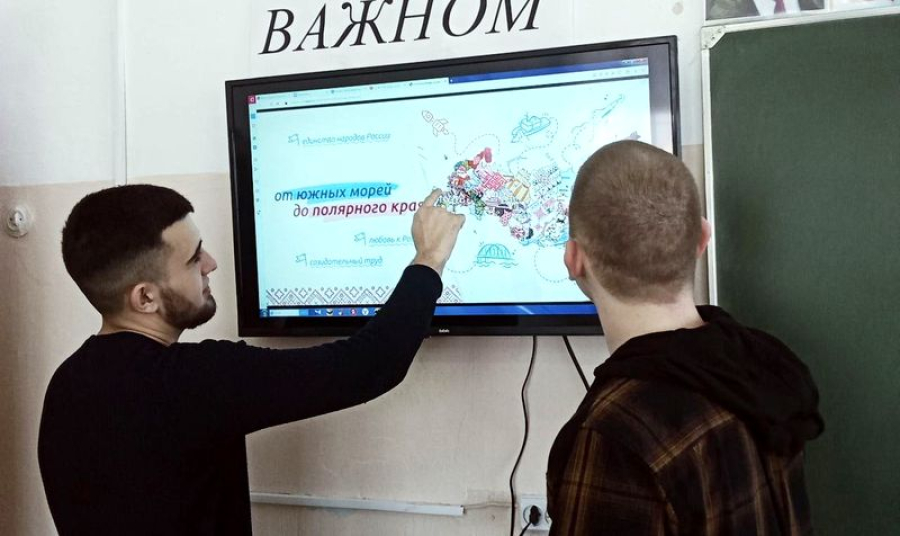 В техникуме говорили о достижениях страны и региона