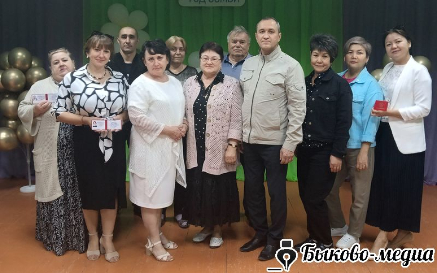 Депутатам Урало-Ахтубинской сельской Думы вручили удостоверения