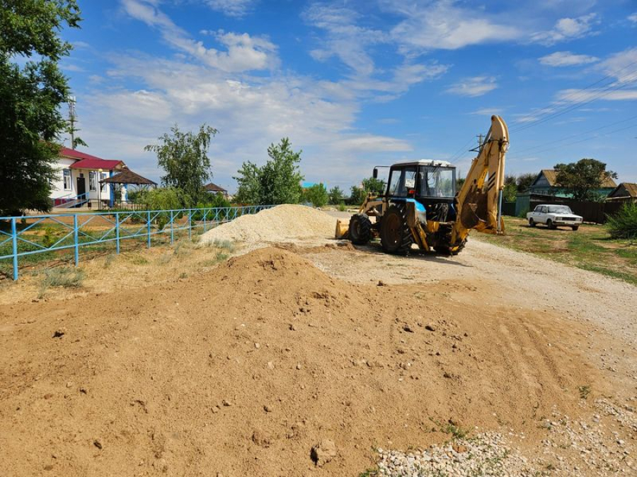 В Вехнем Балыклее жители вышли на благоустройство дорог