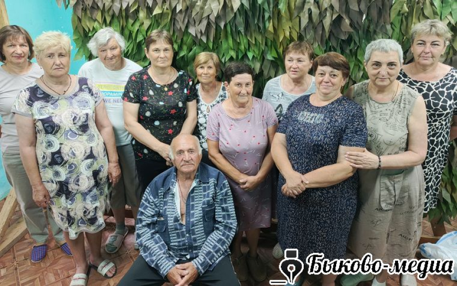 Волонтёры &laquo;Кислово СВО&raquo; продолжают плести сети и собирать посылки воинам СВО