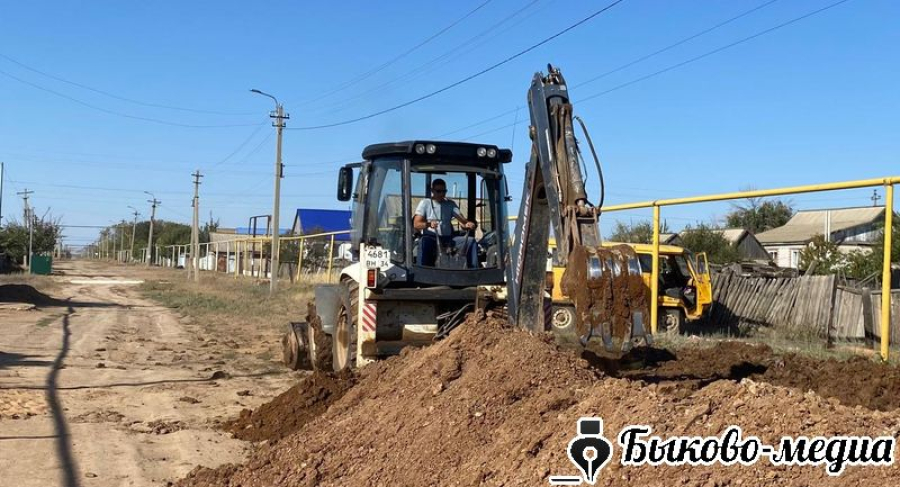 В Луговой Пролейке меняют водопровод