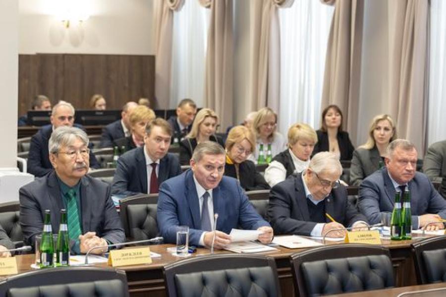 Кадры, кооперация, контроль: Андрей Бочаров поставил задачу изменить подходы к строительной отрасли