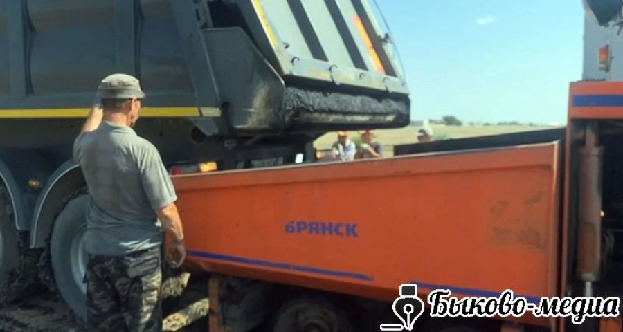 По улице Южной в Приморске идут ремонтно-дорожные работы
