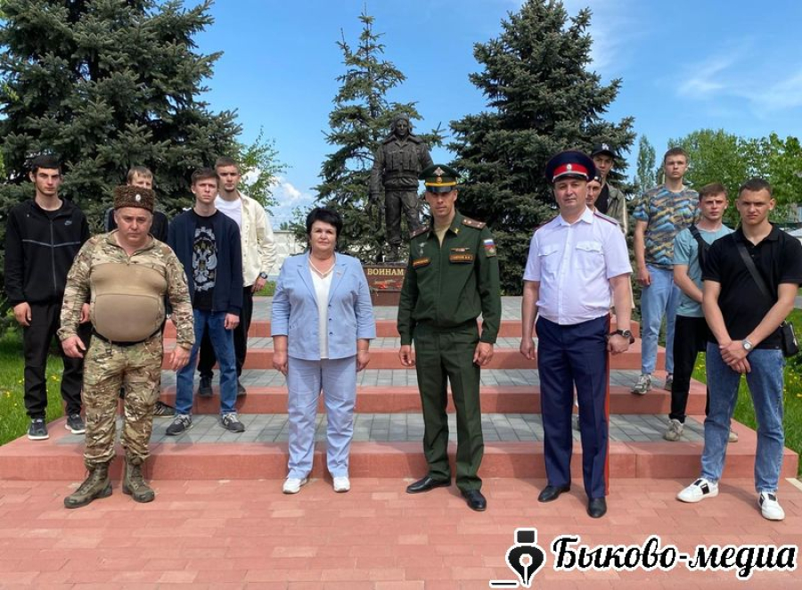 Делегация из Быковского района побывала в гостях у военных и казаков
