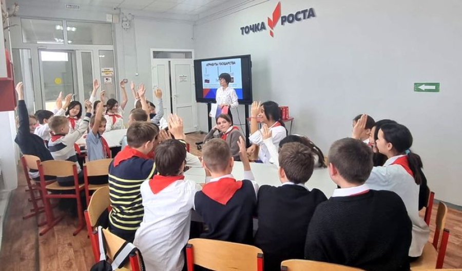 В Приморске прошла игра "Что мы знаем о Конституции?"