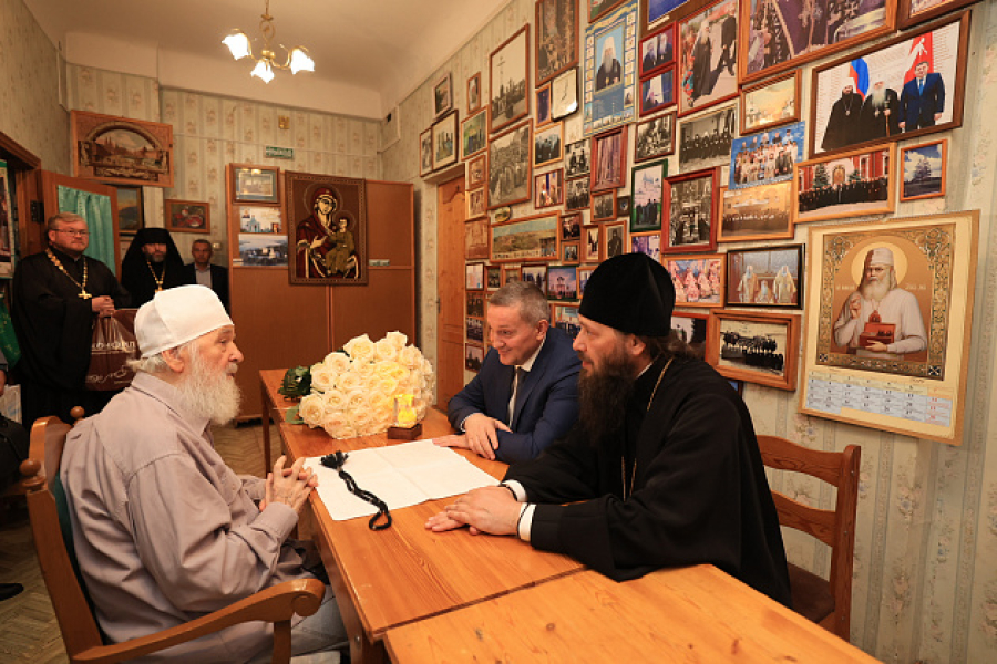 Андрей Бочаров провел рабочую встречу с митрополитом Феодором и владыкой Германом