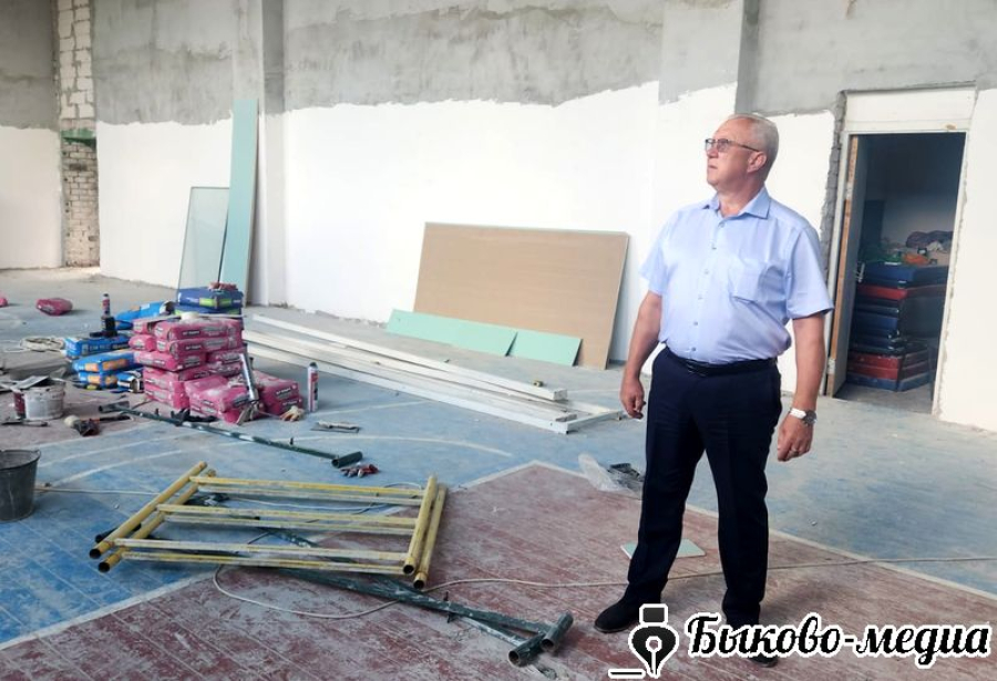 Глава района проинспектировал ход ремонтных работ в школе села Солдатско-Степное