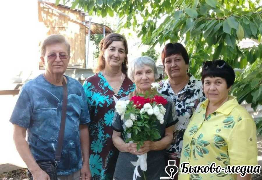 Коллектив техникума поздравил с юбилеем Анну Моисеевну Бондарь