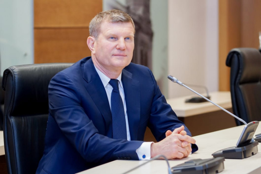 Поздравление депутата Государственной Думы Олега Савченко с 90 - летием газеты "Коммунар"