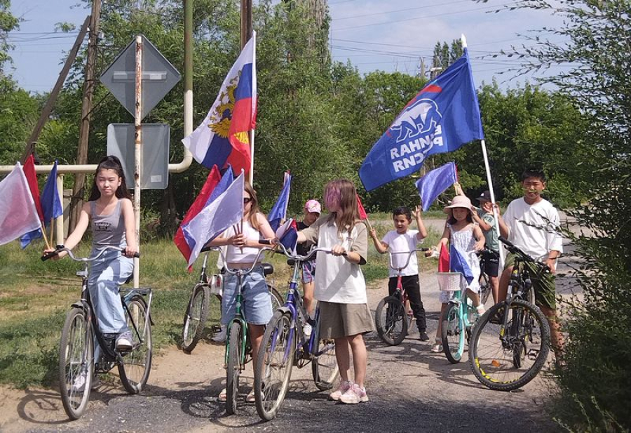 В Новоникольском День России отметили велопробегом