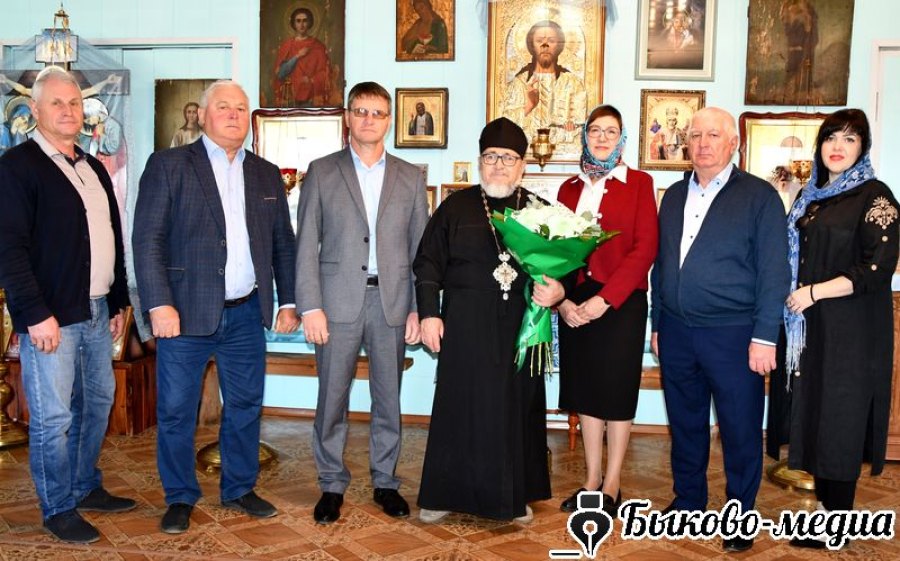 Настоятеля храма Живоначальной Троицы отца Александра поздравили с юбилеем