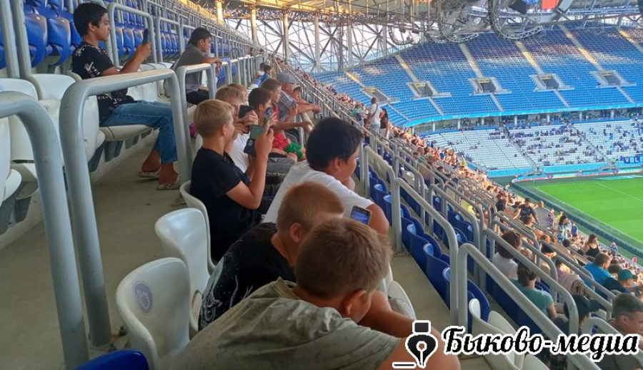 Дети футбольного спортивного клуба "Приморск" побывали на матче "Ротора" в Волгограде