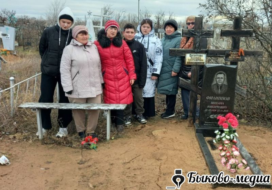 Быковский "Союз комсомольских поколений" провёл акцию "Георгиевская ленточка"