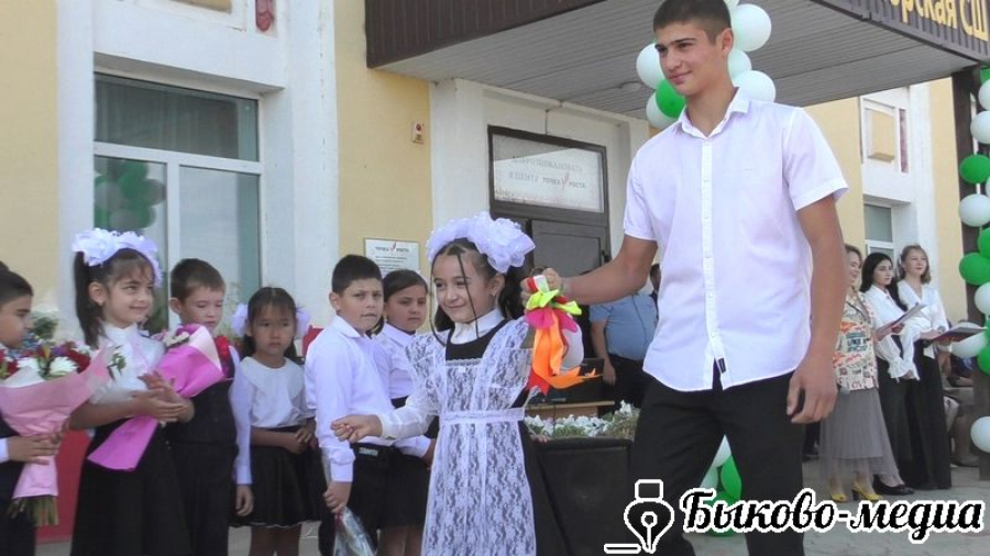 Звенит звонок на праздничный урок в Приморской школе