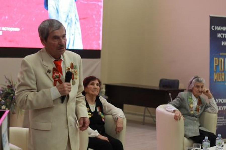 Детства у нас не было: в Волгограде дети войны поделились своими воспоминаниями с молодежью