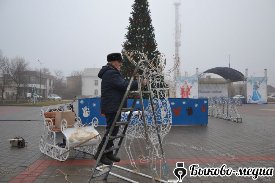 Быково продолжают украшать к новогодним праздникам