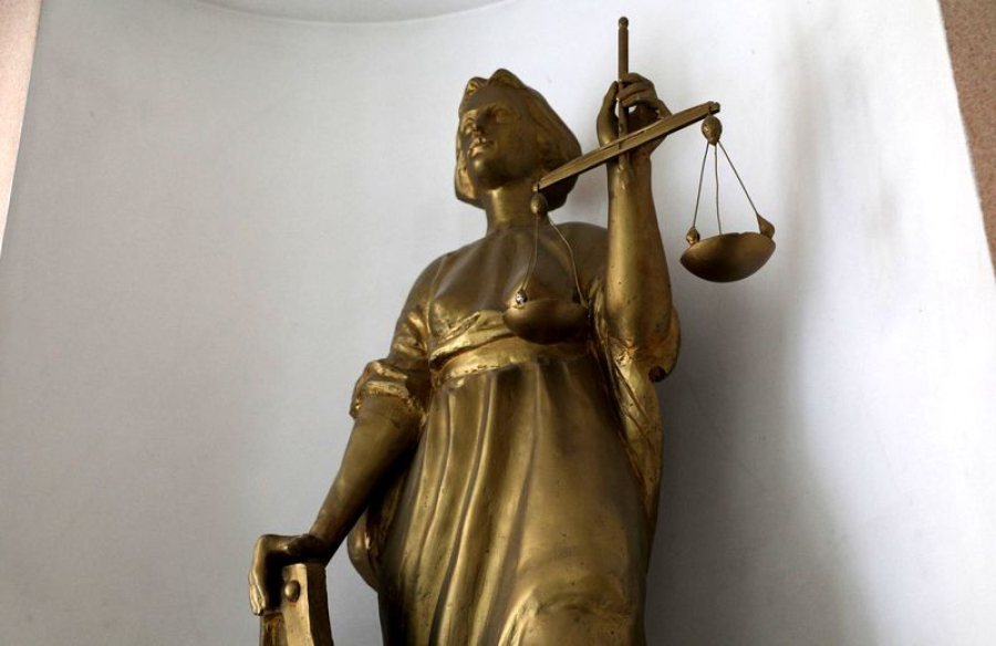 В Быковском районе судебные приставы взыскали ущерб, причиненный преступлением