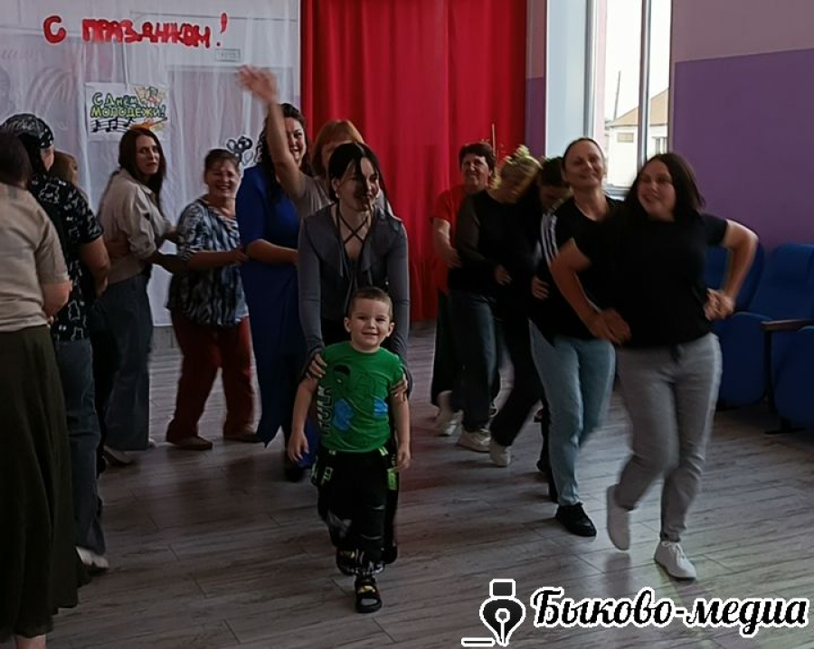 В Кислово отметили День молодежи с песнями, танцами и хорошим настроением