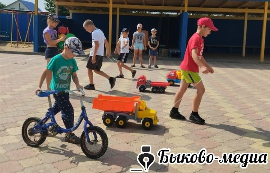 Малышей научили "дорожному этикету"