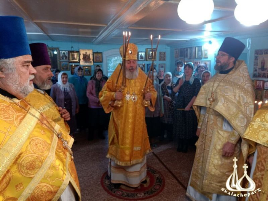 В Вознесенском храме села Верхний Балыклей впервые состоялась архиерейская служба